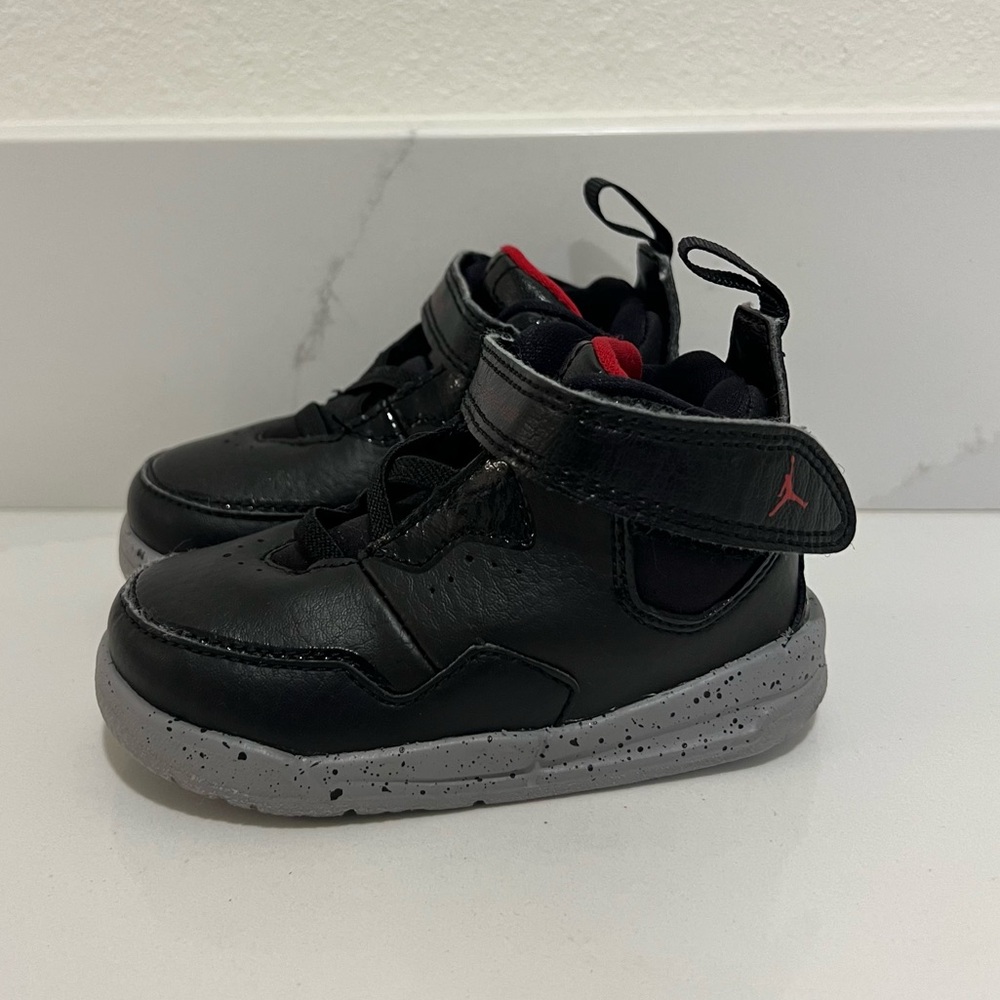 Air Jordan Courtside 23 Black  Red Leather Toddler Sneakers Size 5C